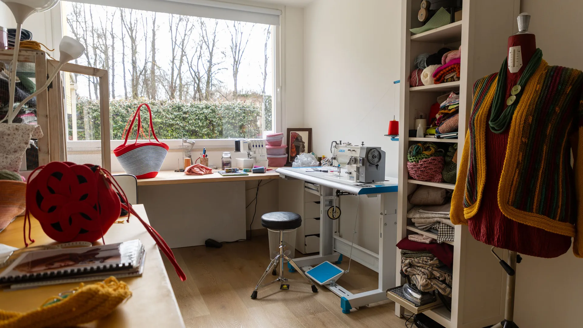 Il laboratorio Ropeit, dove nascono le borse